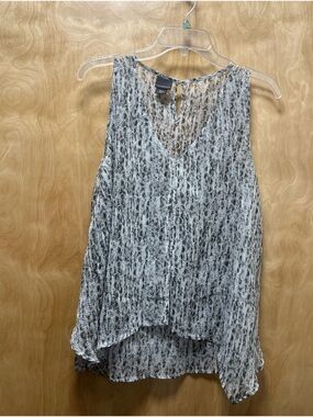 Covington Black & White Printed V-Neck Sleeveless Top